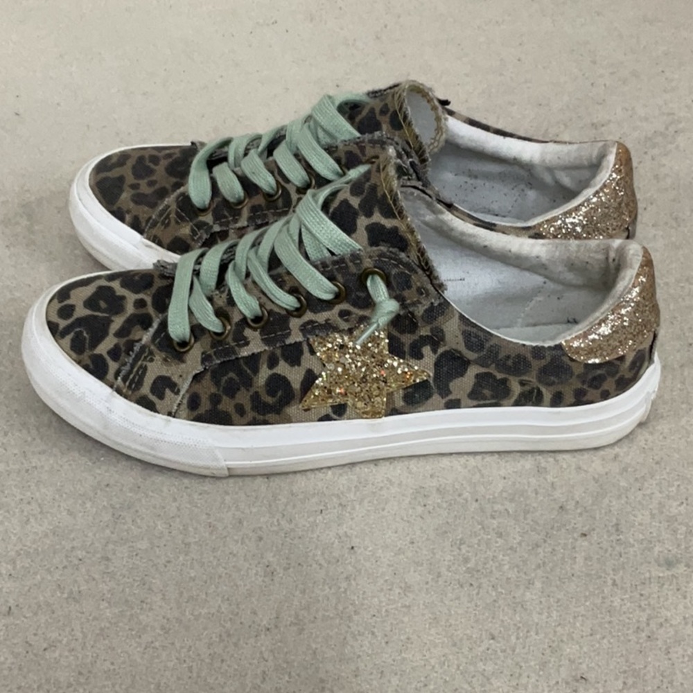 EUC woman’s VERY G cheetah print sneakers